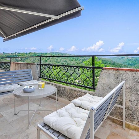 Awesome Apartment In Saint-Jeannet With Kitchen מראה חיצוני תמונה